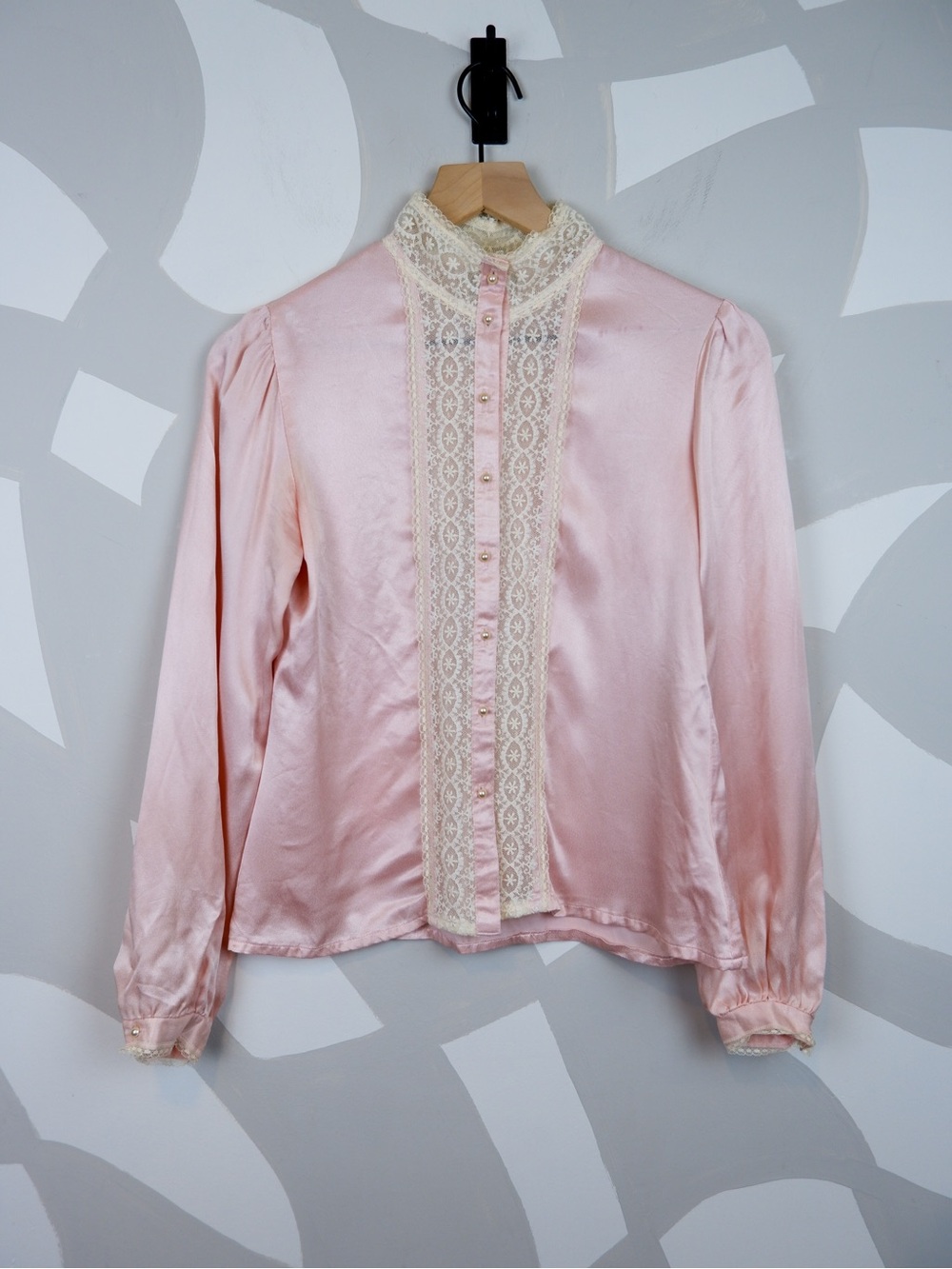 Vintage 70s Jessica Gunnies Lace & Satin Button Down Baby Pink Blouse | 7